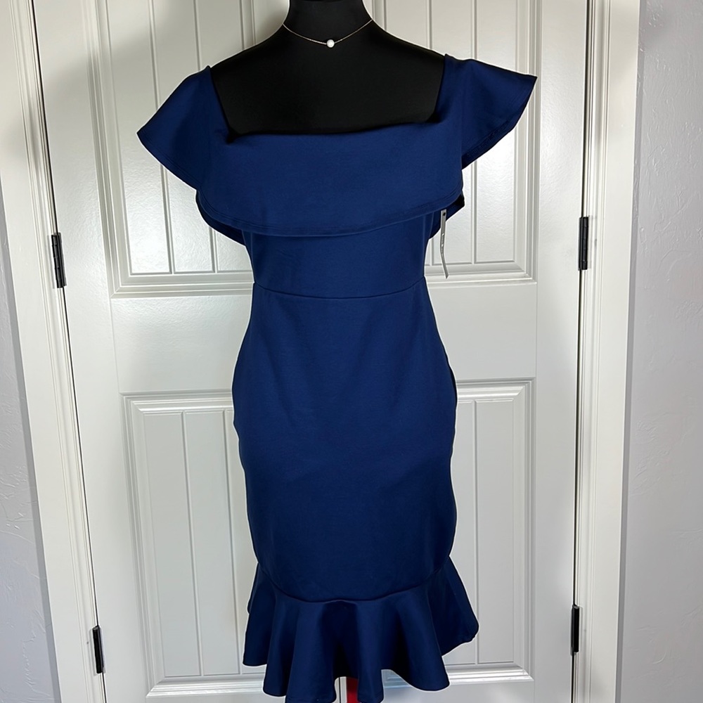 NWT Lulu’s Sexy Off the Shoulder Dress - Women’s M